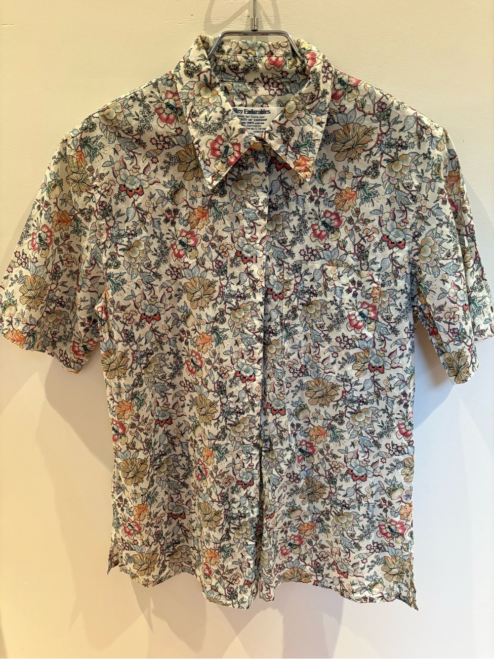Tilley x Liberty of London Cream Floral Short-Sleeve Button-Up size Medium